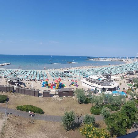 La Casa Di Clara Ombrellone Con 2 Lettini Al Lido San Giuliano Gratis E Parcheggio Privato Gratis Apartment Римини Екстериор снимка