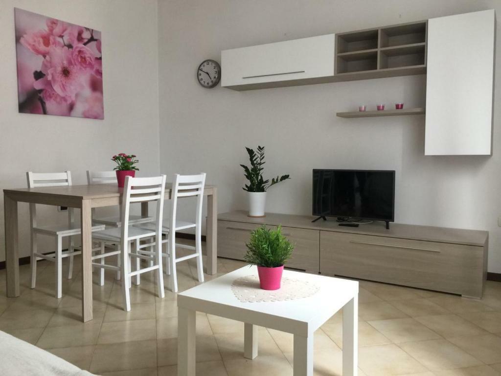 La Casa Di Clara Ombrellone Con 2 Lettini Al Lido San Giuliano Gratis E Parcheggio Privato Gratis Apartment Римини Екстериор снимка