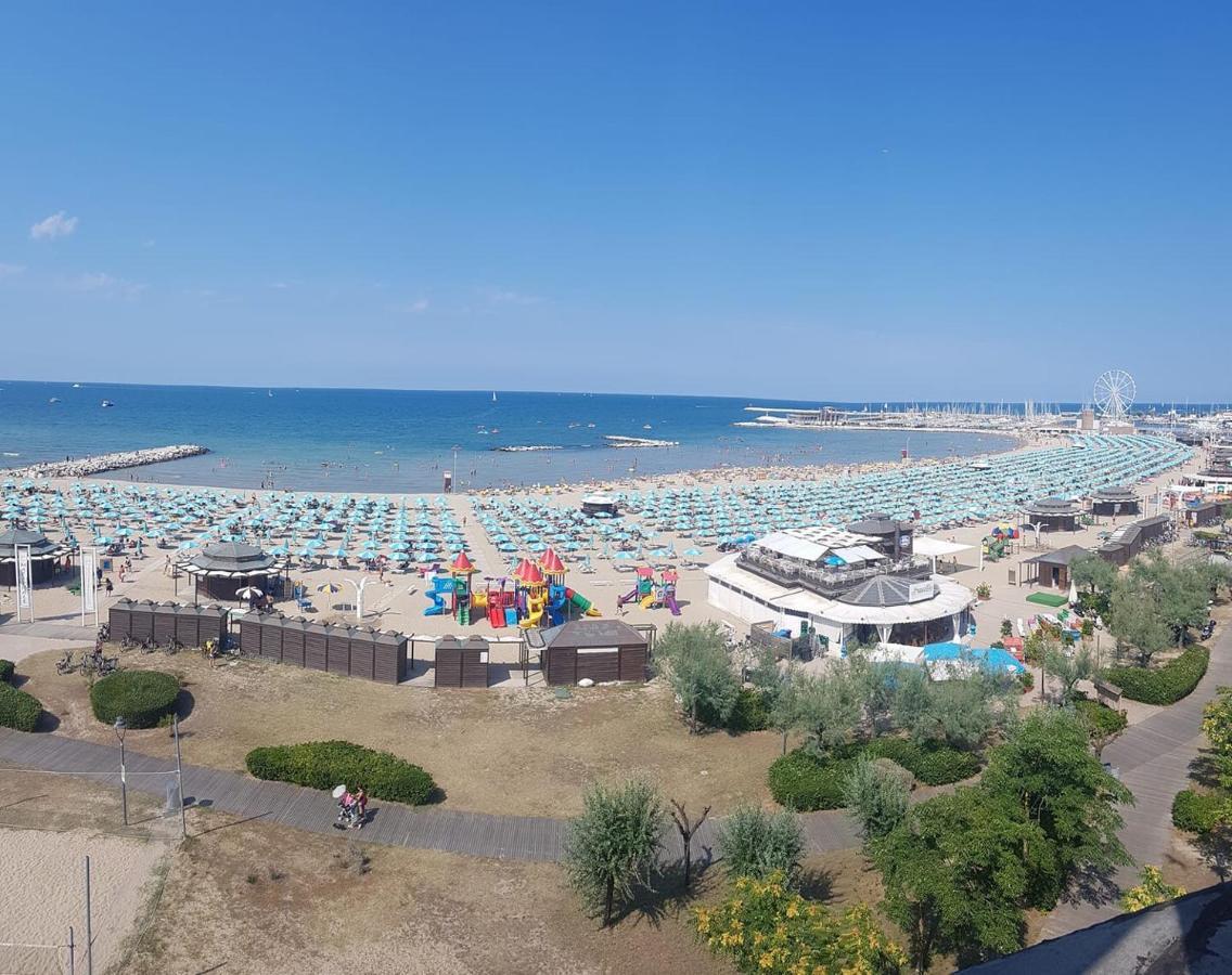 La Casa Di Clara Ombrellone Con 2 Lettini Al Lido San Giuliano Gratis E Parcheggio Privato Gratis Apartment Римини Екстериор снимка